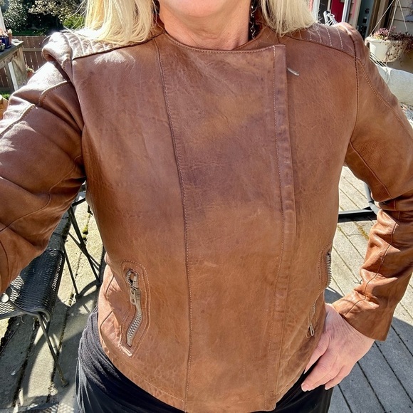 Xl Gap Edition vintage leather coat in cognac color. Buttery soft w cool details - Picture 4 of 16
